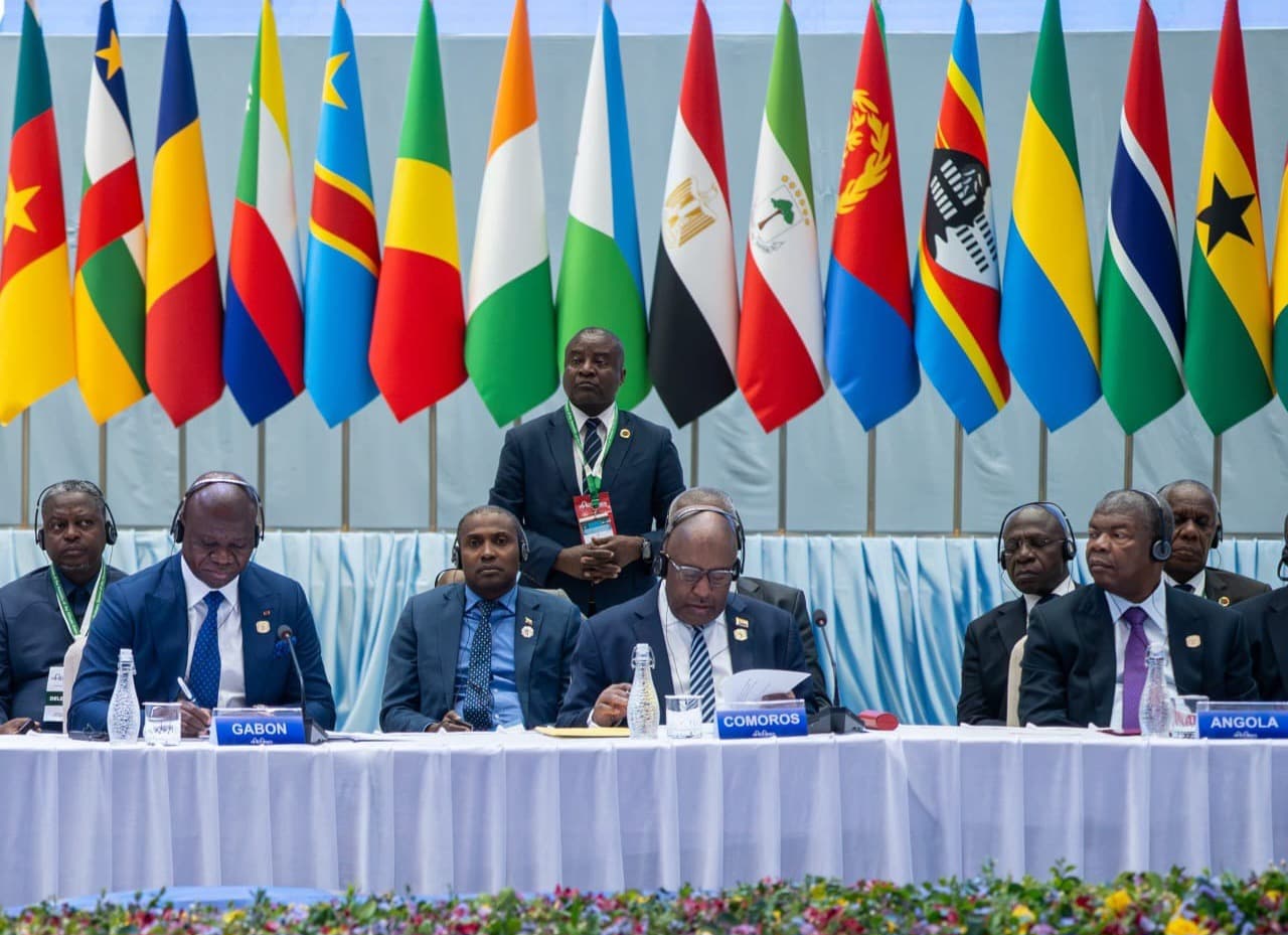 Sommet Afrique‑Italie à Libreville : le président gabonais Brice Clotaire Oligui Nguema affirme un partenariat de co‑développement