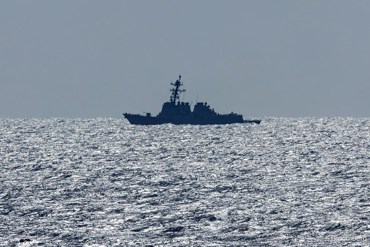 Les rebelles yéménites bloquent les navires israéliens en mer Rouge, perturbant le commerce mondial