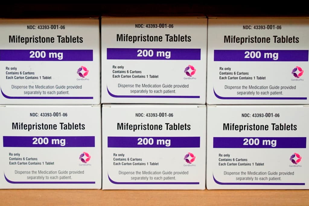 La Cour suprême préserve l'accès à la pilule abortive mifépristone malgré les contestations juridiques en cours