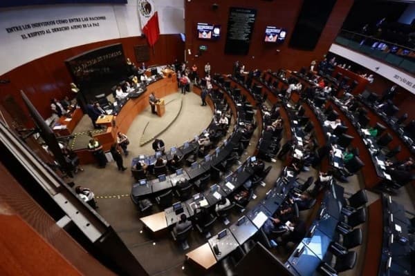 Senado aprueba ley de inversión mixta para infraestructura; oposición alerta por deuda y gasto