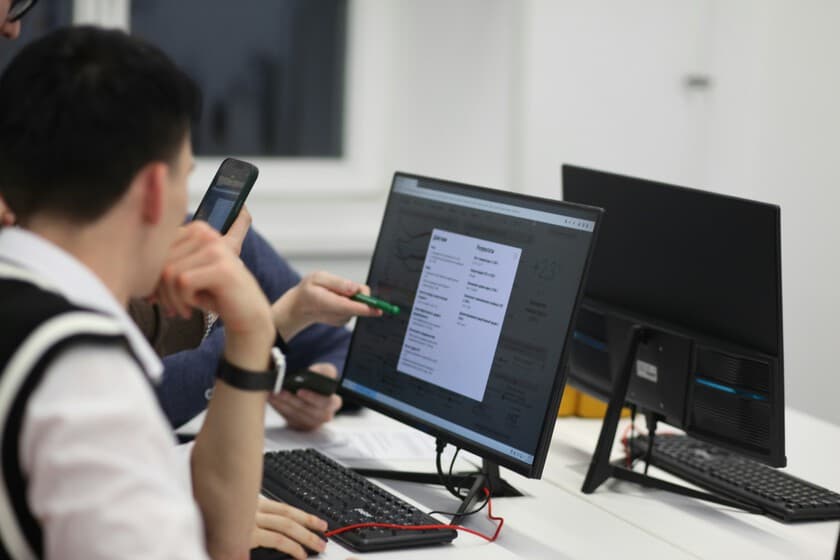 La Inteligencia Artificial se consolida en el trabajo español: el 63% de los profesionales la usa habitualmente