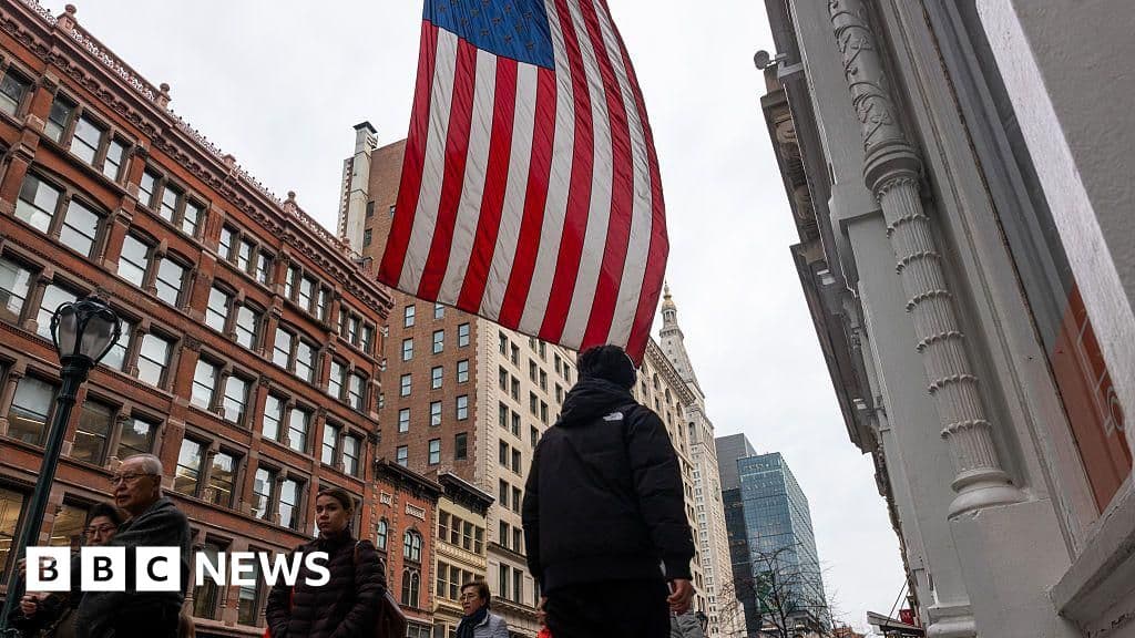 US Jobs Growth Stronger Than Expected, But War and Inflation Loom
