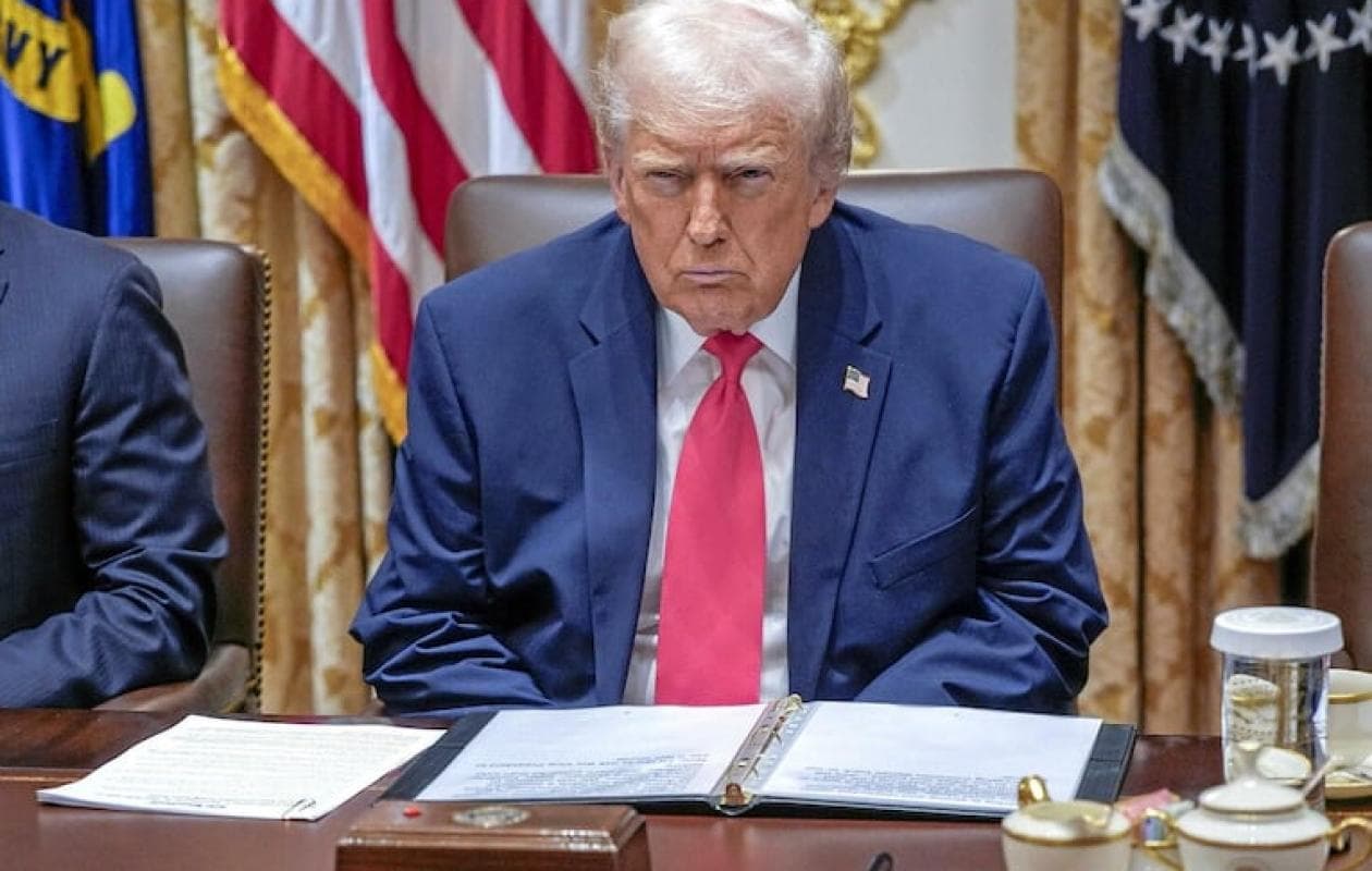 Trump lance une offensive nationale contre la fraude aux aides sociales et fustige les « pirates somaliens »