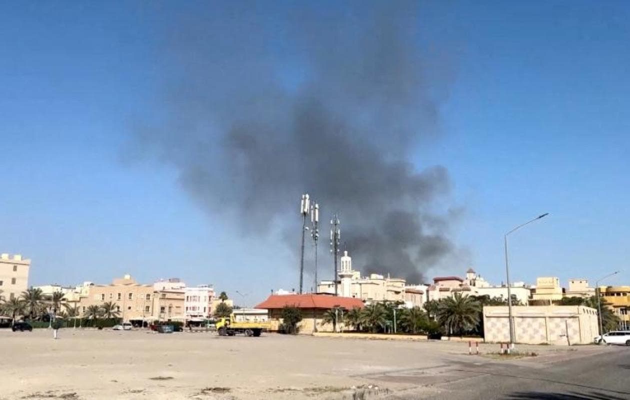 Koweït : Fumée au-dessus de l'ambassade américaine, avions de combat s'écrasent