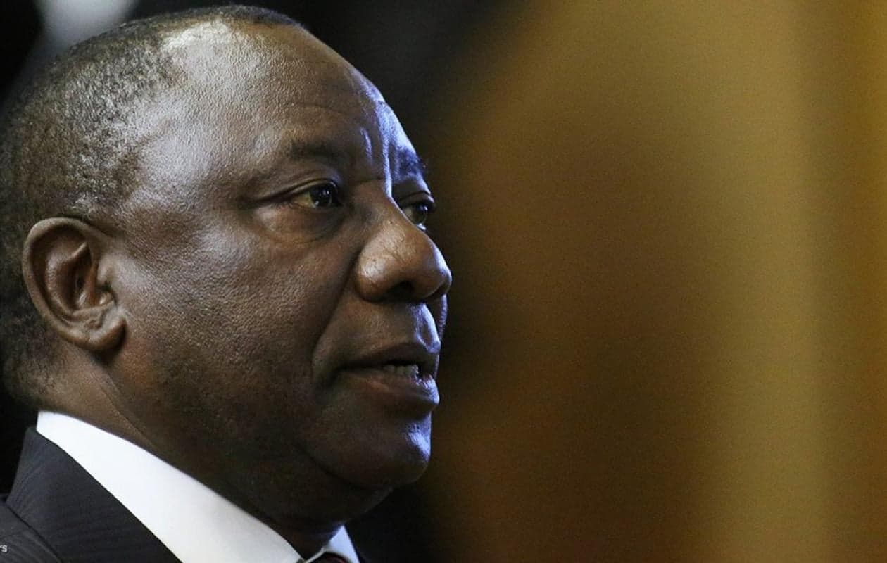 Justice rouvre la porte à la destitution du président sud-africain Ramaphosa