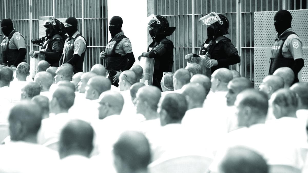 El Salvador aprueba prisión perpetua para menores de 12 años en dura reforma penal contra pandillas