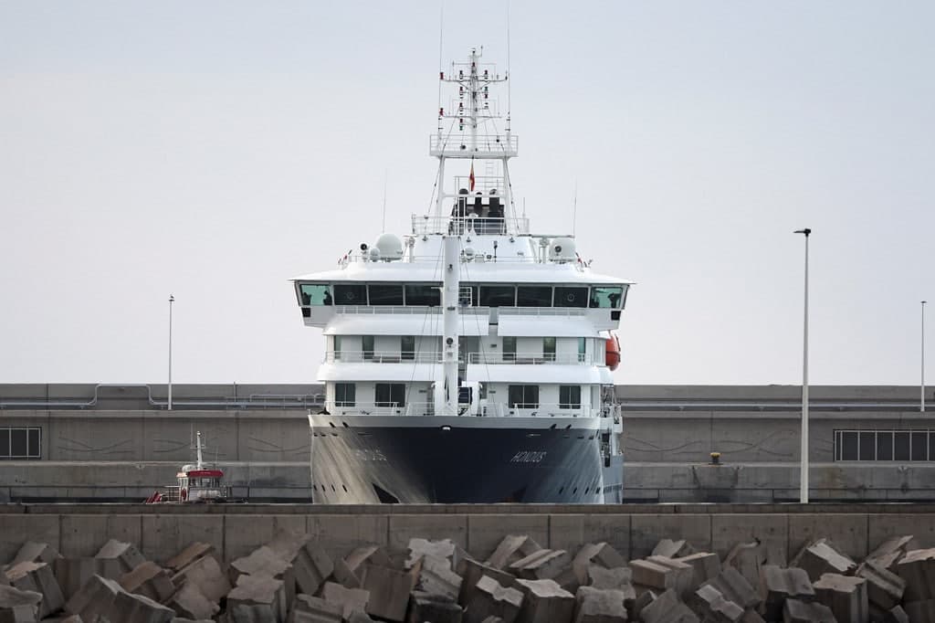 Hantavirus Outbreak on Cruise Ship: Crew Members, Including Ukrainians, Remain Aboard En Route to Netherlands