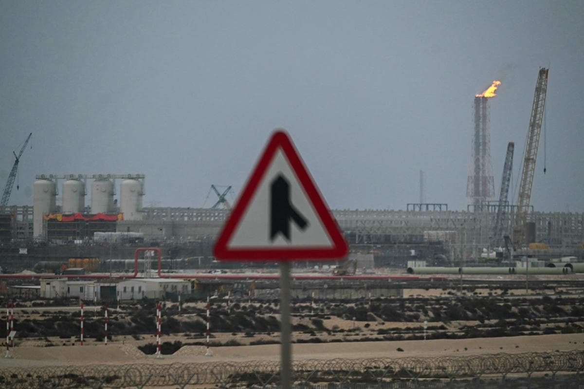 La guerre au Moyen-Orient fait flamber les prix du pétrole et du gaz, le détroit d'Ormuz sous tension