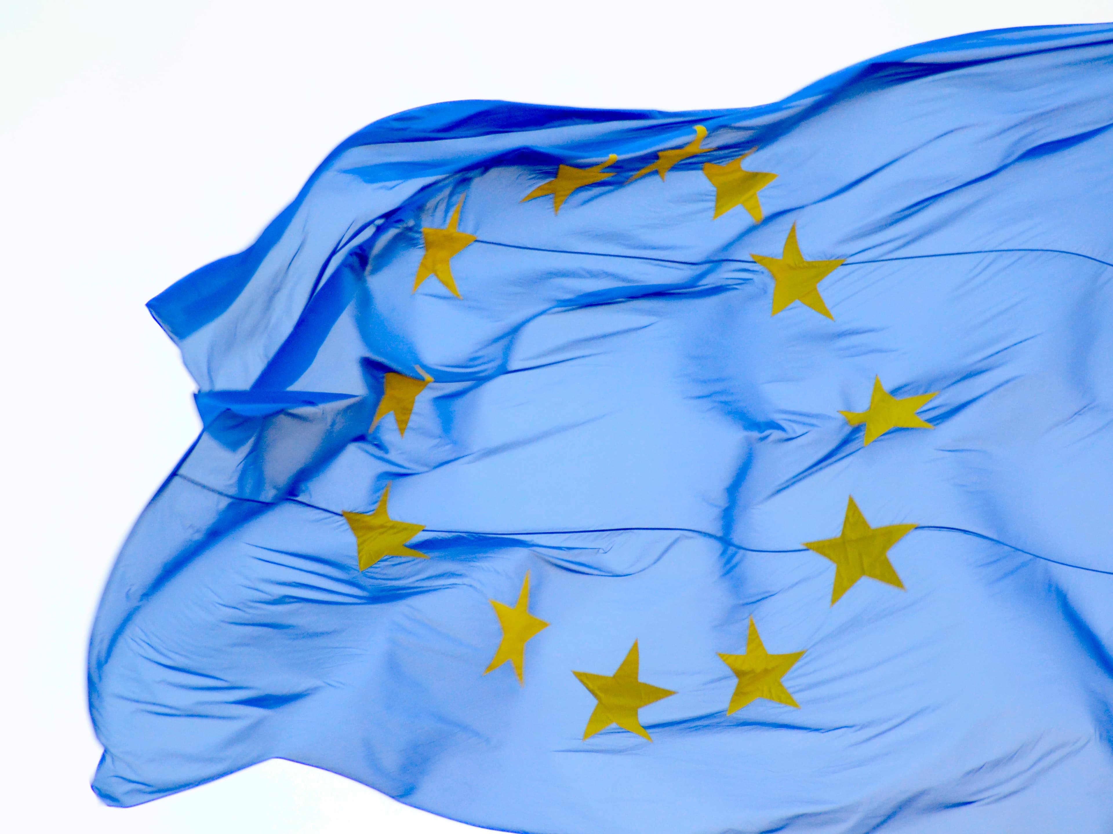 Intelligence artificielle : l'Europe assouplit ses règles pour les entreprises
