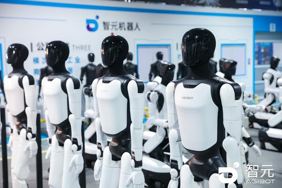 Chinese Company Ships 5,000 Robots in 3 Months, Dominating Market