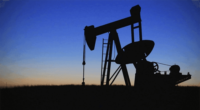 Oil Prices Plummet as Trump Hints at Progress in Iran Talks, Easing Supply Fears