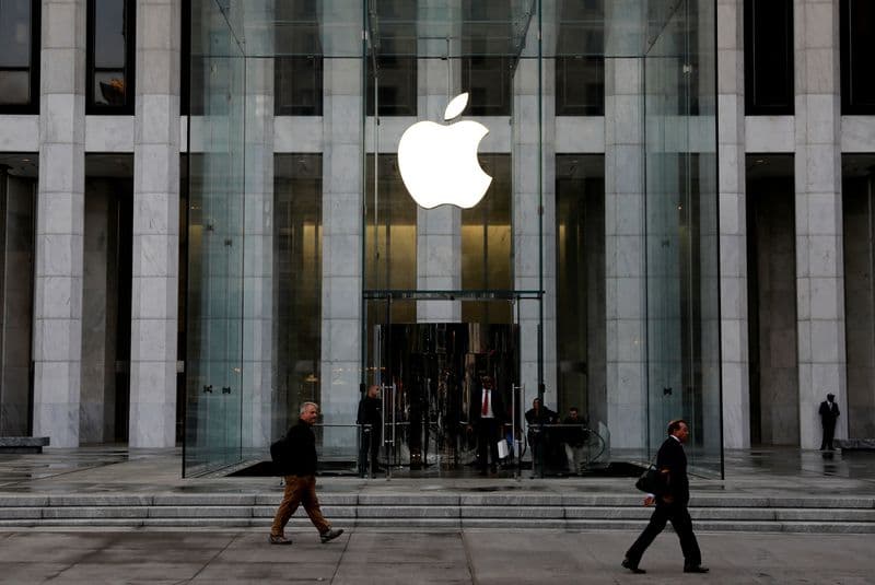 Apple Shareholders Reject Proposal on China Manufacturing Dependence