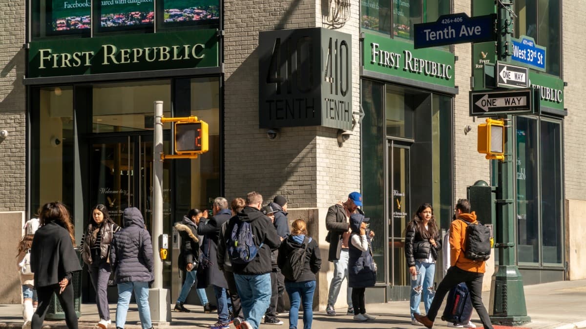 FDIC Overturns Rule, Opening Doors for Private Investors to Bid on Failing Banks