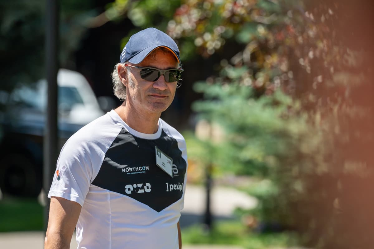 Palantir faces UK backlash over NHS deal amid AI and surveillance concerns