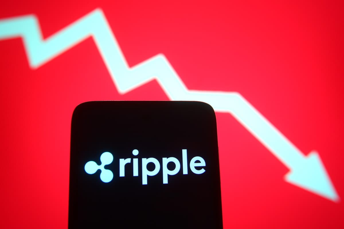 Federal Reserve Holds Rates Steady, Defying Trump; Bitcoin and XRP Performance Analyzed
