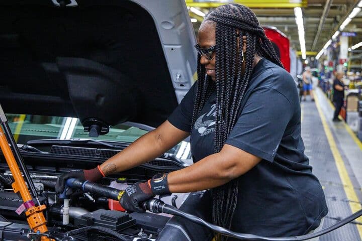 GM ramps up truck production despite high gas prices