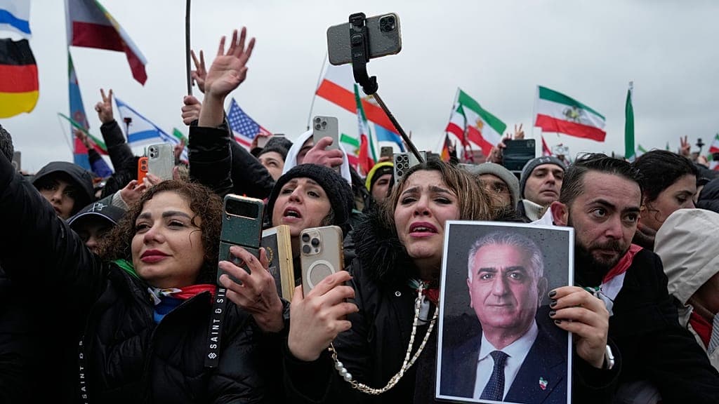 À Munich, Reza Pahlavi appelle à un changement démocratique en Iran devant 200 000 partisans