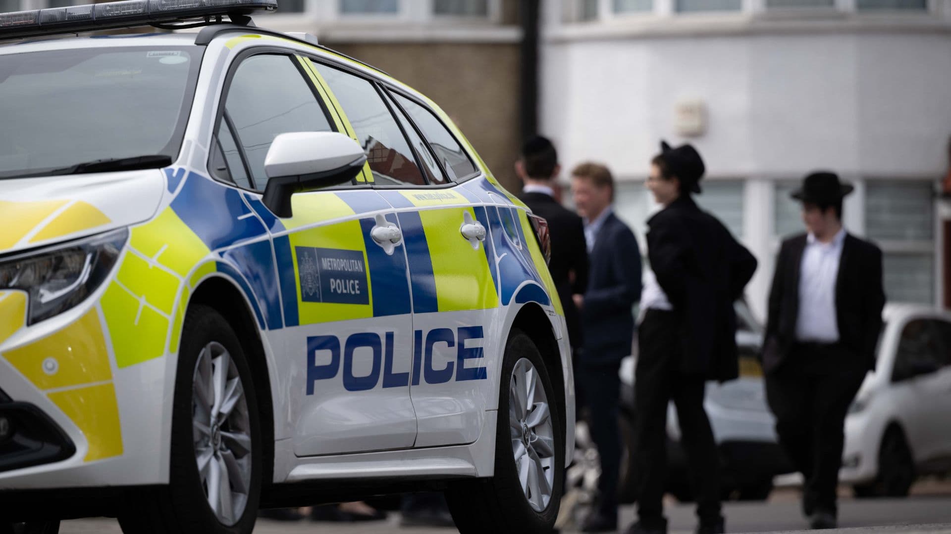 Des hommes juifs poignardés à Londres ; la police soupçonne un acte terroriste