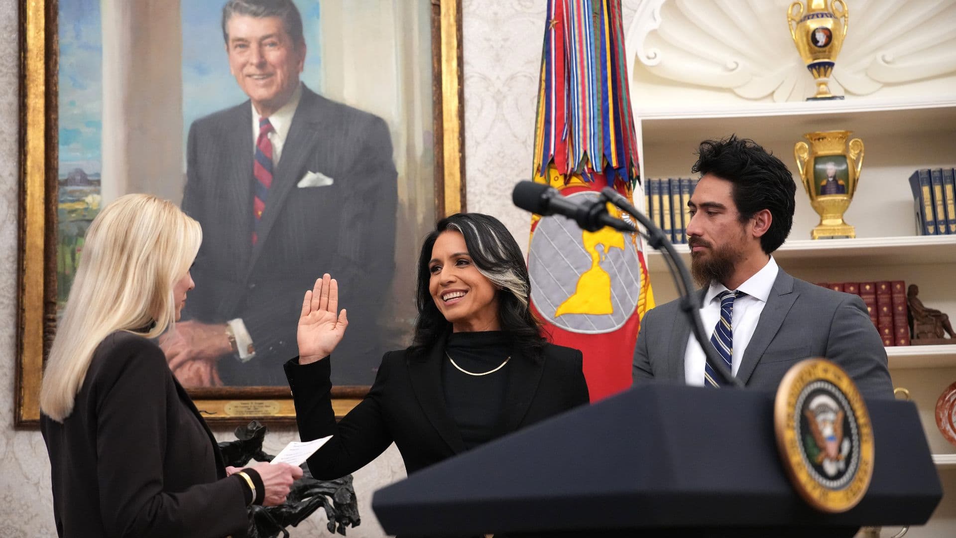 Tulsi Gabbard, directrice du renseignement, démissionne suite au combat de son mari contre le cancer