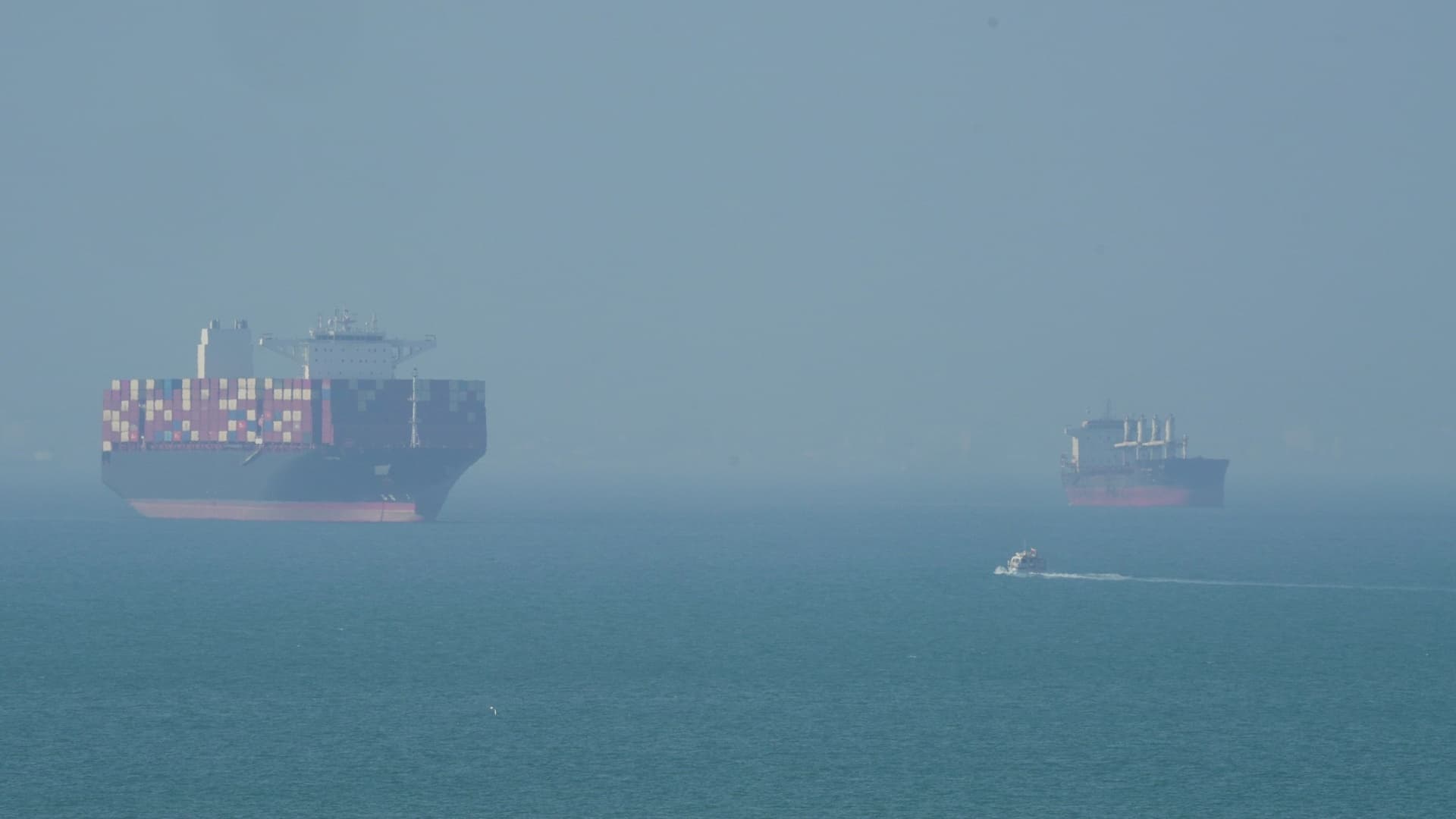 L'Iran avertit la marine américaine : restez hors d'Ormuz malgré le plan de sauvetage de navires