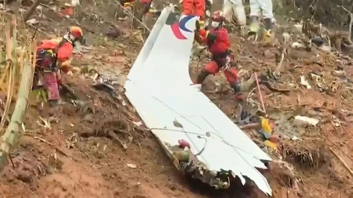 US Investigators Find Fuel Cutoff to Both Engines Before China Eastern Jet Crashed