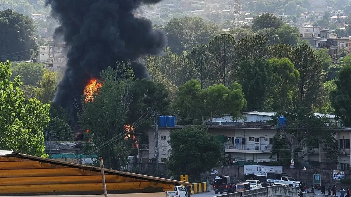 Military helicopter crashes in Pakistani Kashmir, killing 22 personnel
