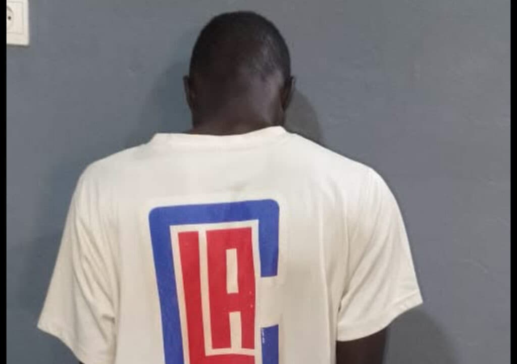 Sénégal : Un homme arrêté pour avoir filmé et fait chanter sa tante par alliance