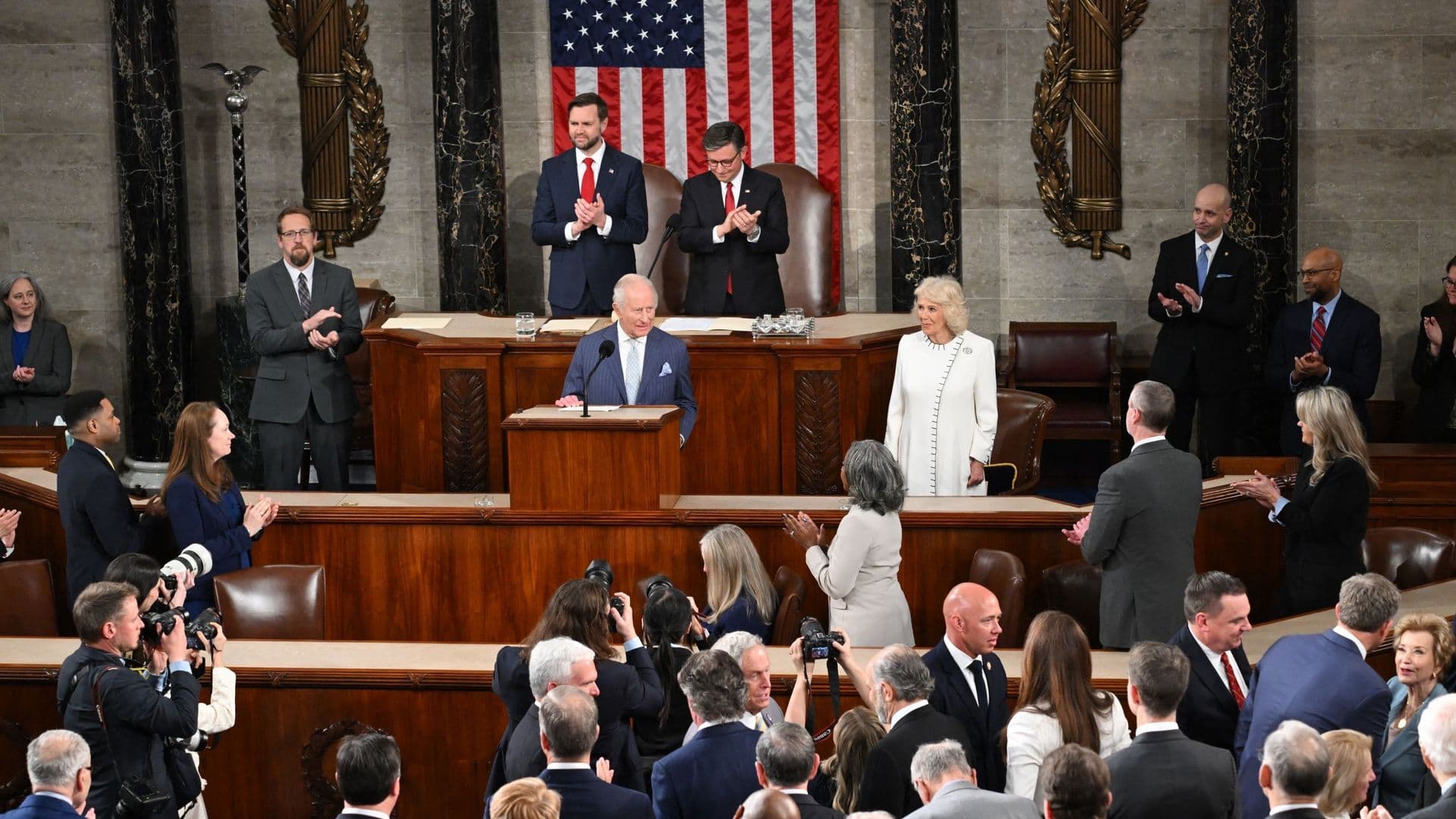 Koning Charles III roept Amerikaanse Congres op tot samenwerking en verdediging van democratie