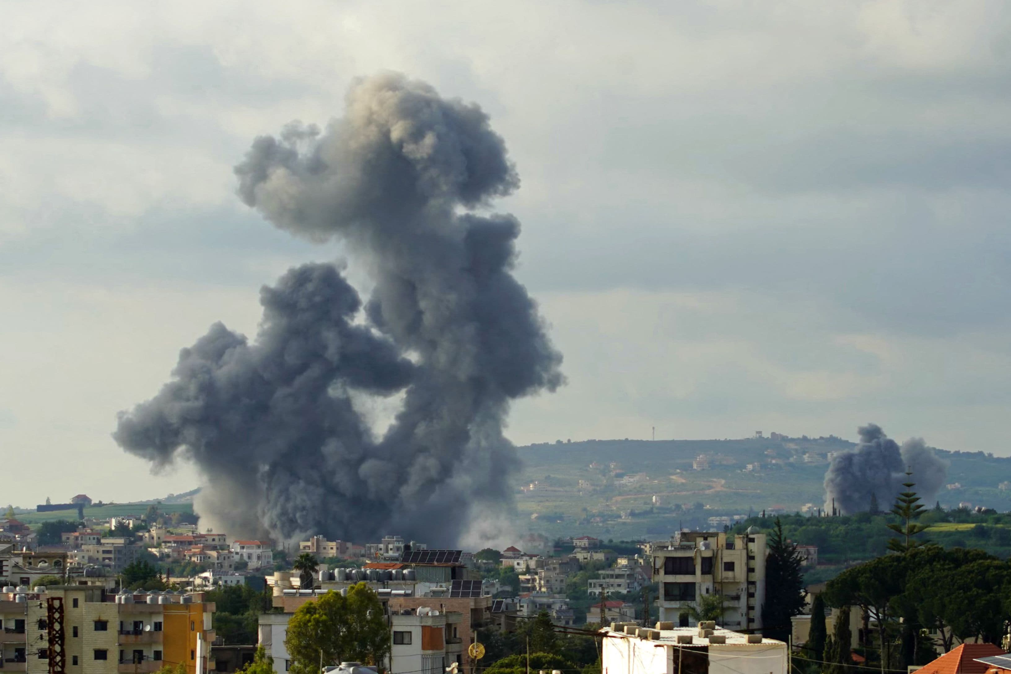 10 Killed in Israeli Airstrikes on Southern Lebanon; Hezbollah Fires Rockets