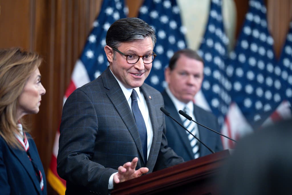 Poll Shows Voters Now Favor Democrats Over Republicans on Economy