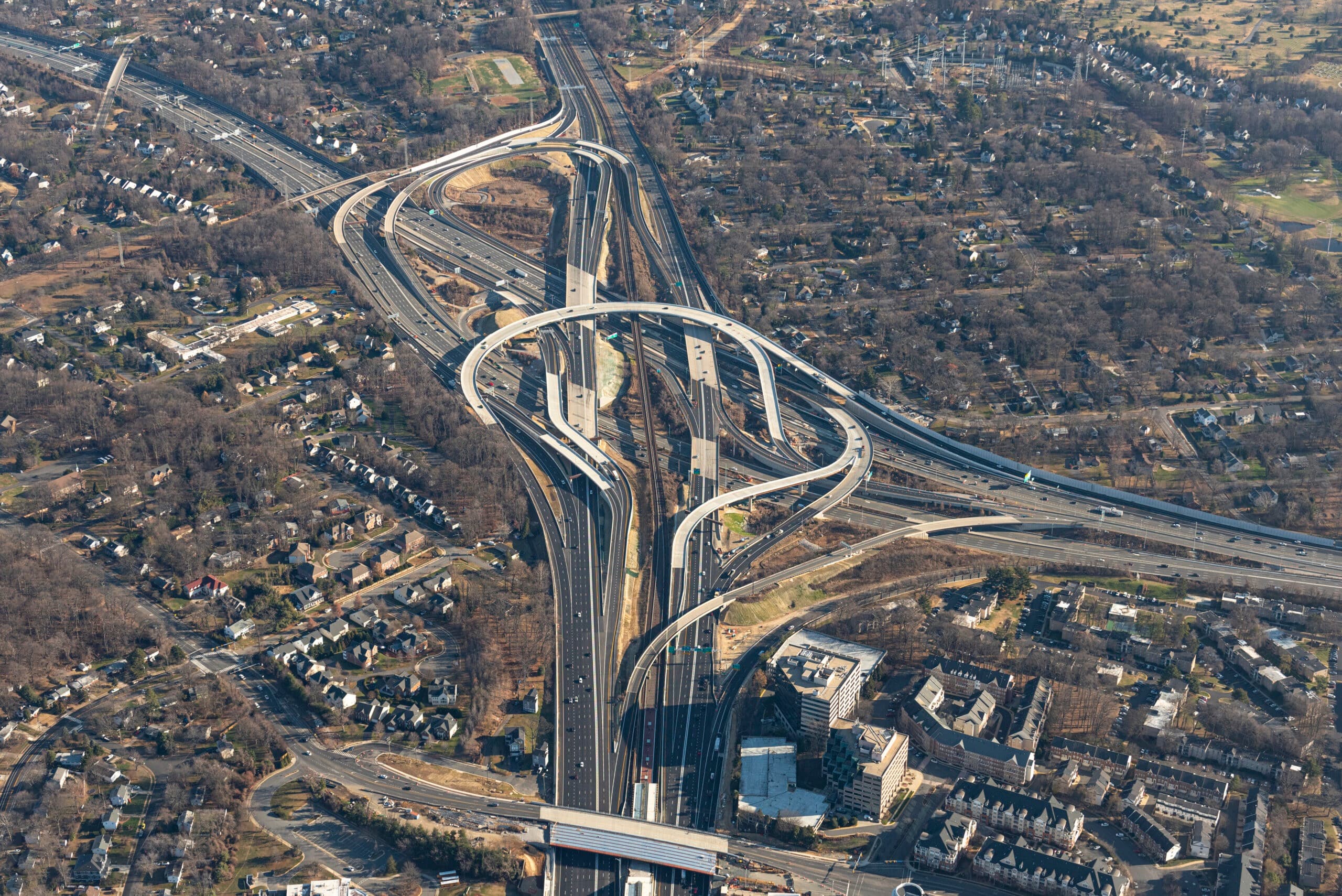 Ferrovial registra caída del 72% en beneficio neto de 2025 por ausencia de plusvalías, pero ingresos crecen un 8,6%