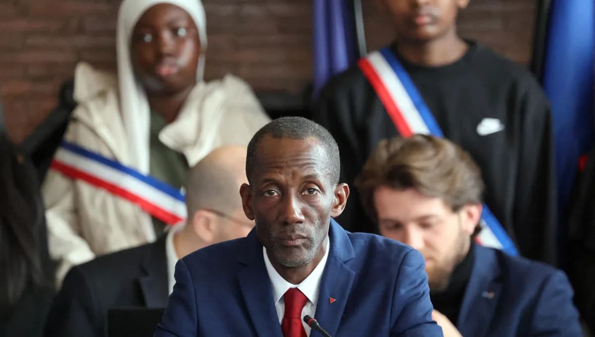 French Government Under Fire for Delayed Condemnation of Racist Slurs Against Newly Elected Mayor