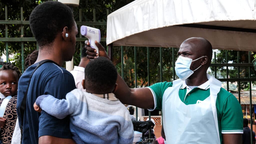 Des Américains potentiellement exposés à Ebola au Congo ; les États-Unis préparent leur retrait