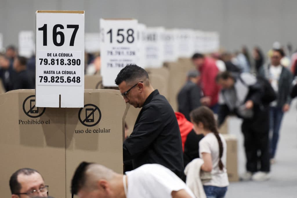 Colombians Vote in Congressional Elections Amidst Allegations of Voter Fraud and Violence