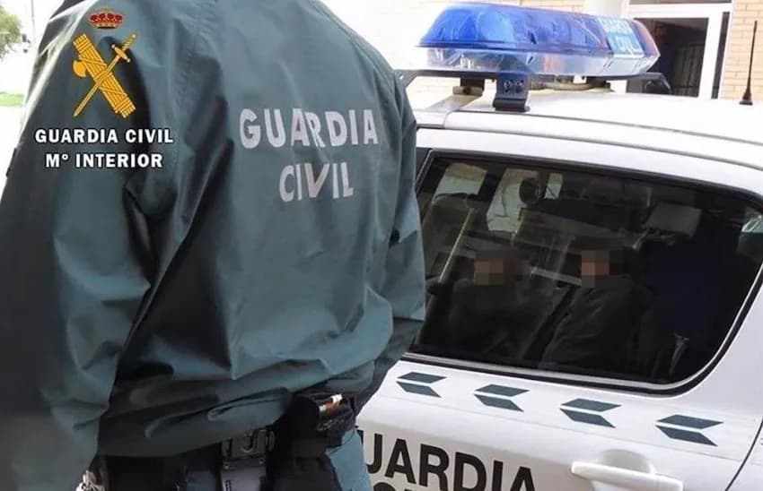 Un hombre ataca a tres vecinos con un hacha en Montefrío