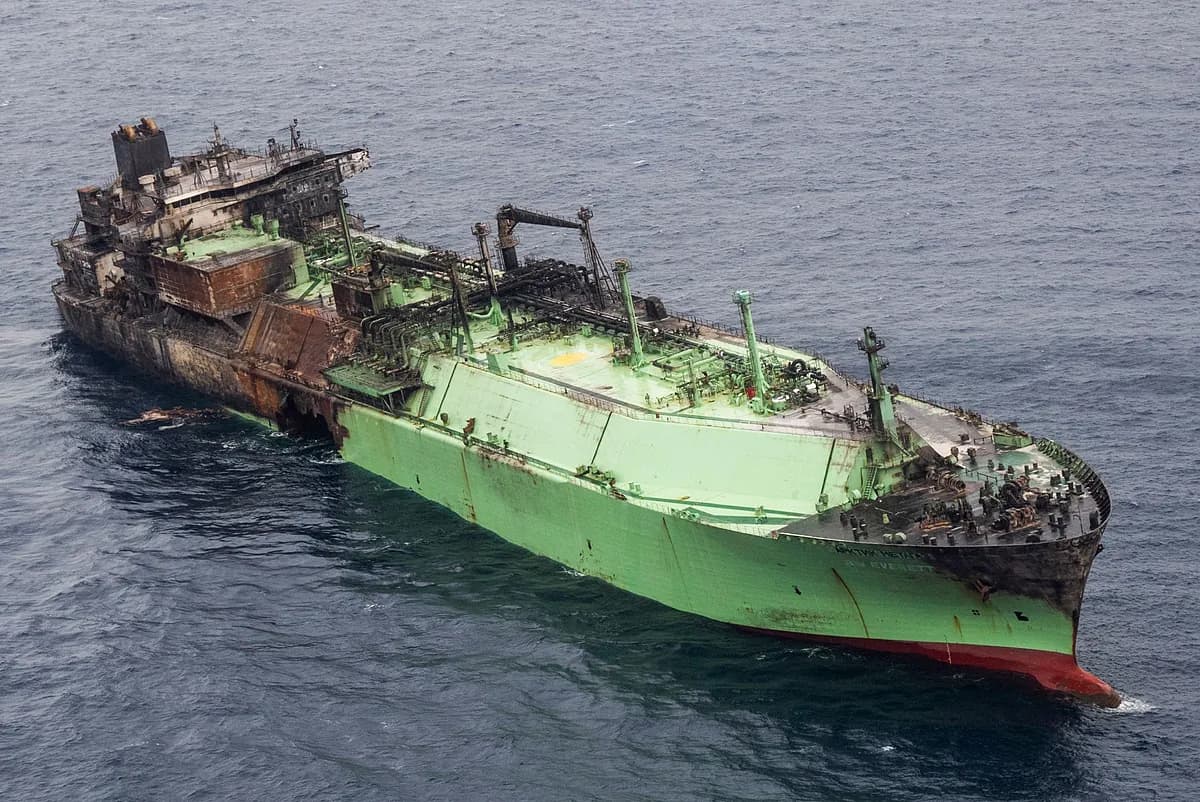 ONG denuncia buque ruso a la deriva en el Mediterráneo como 'bomba medioambiental'