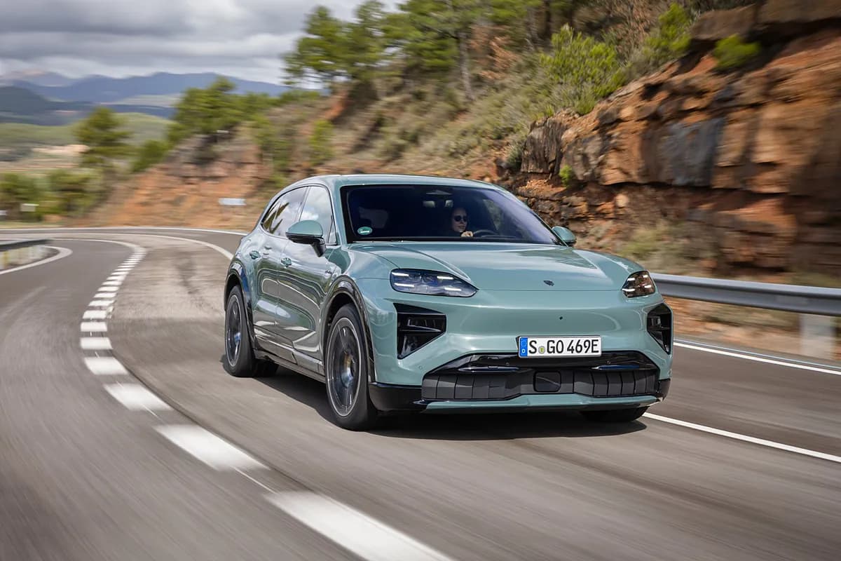 El Porsche Cayenne se reinventa como un SUV eléctrico de alto rendimiento.