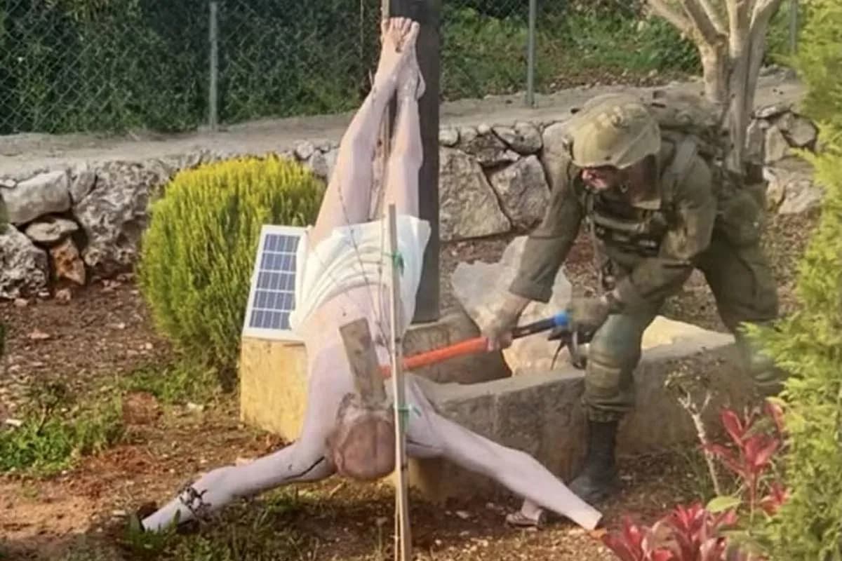 Ejército israelí investiga a soldado por atacar estatua de Jesús en Líbano