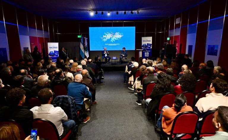 San Luis presenta libro de testimonios de veteranos de Malvinas en Feria del Libro