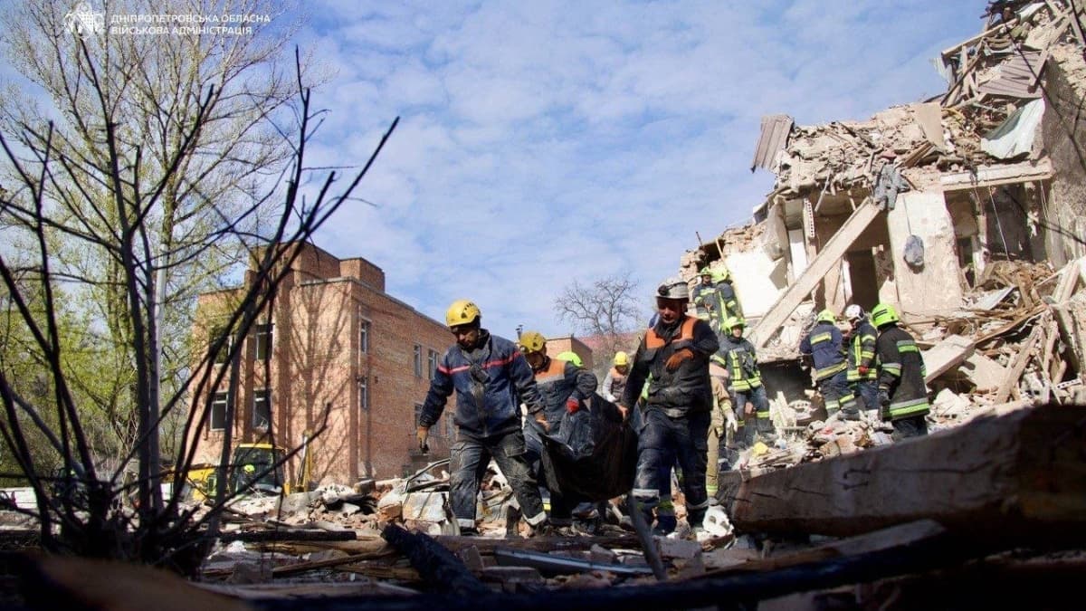Ukraine : Frappes russes sur Dnipro, au moins 6 morts et appels à plus de sanctions