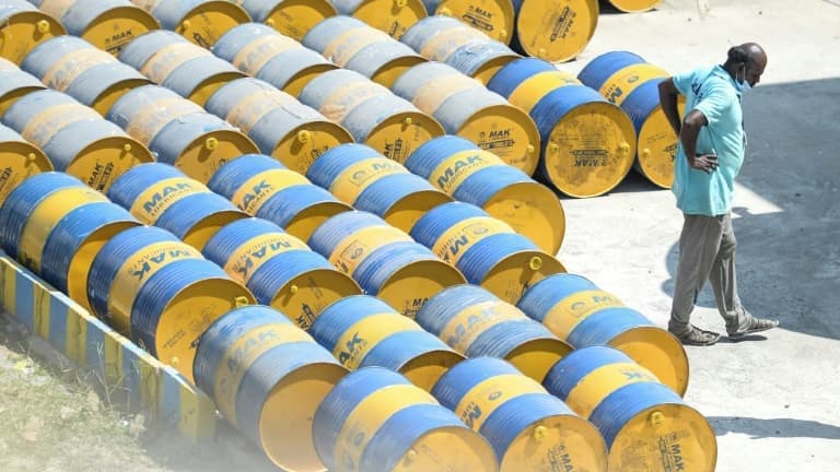 Tensions Iran-USA : le baril de pétrole dépasse les 110 dollars, l'étau se resserre
