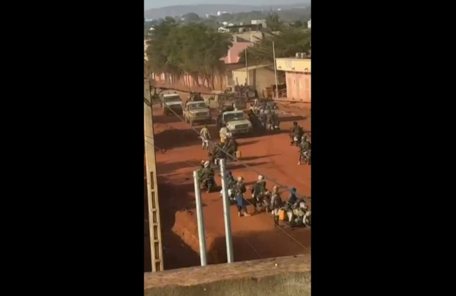 Mali : Attaques jihadistes et rebelles coordonnées contre la junte à Bamako et Kidal