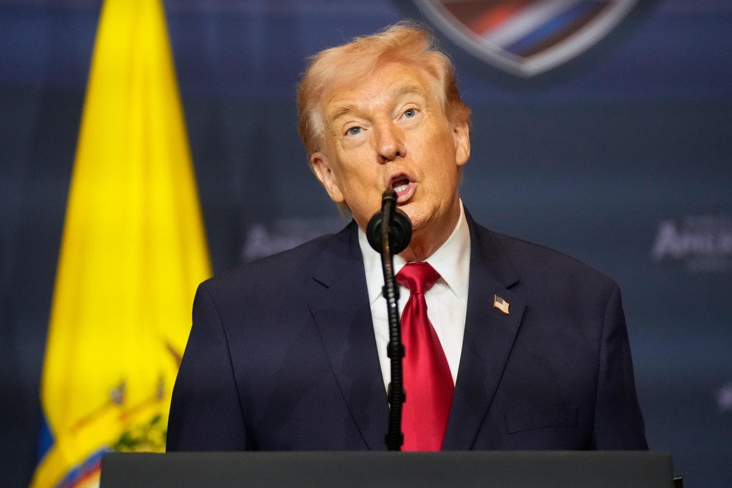 Trump lance une coalition militaire contre les cartels et prédit un "grand changement" à Cuba