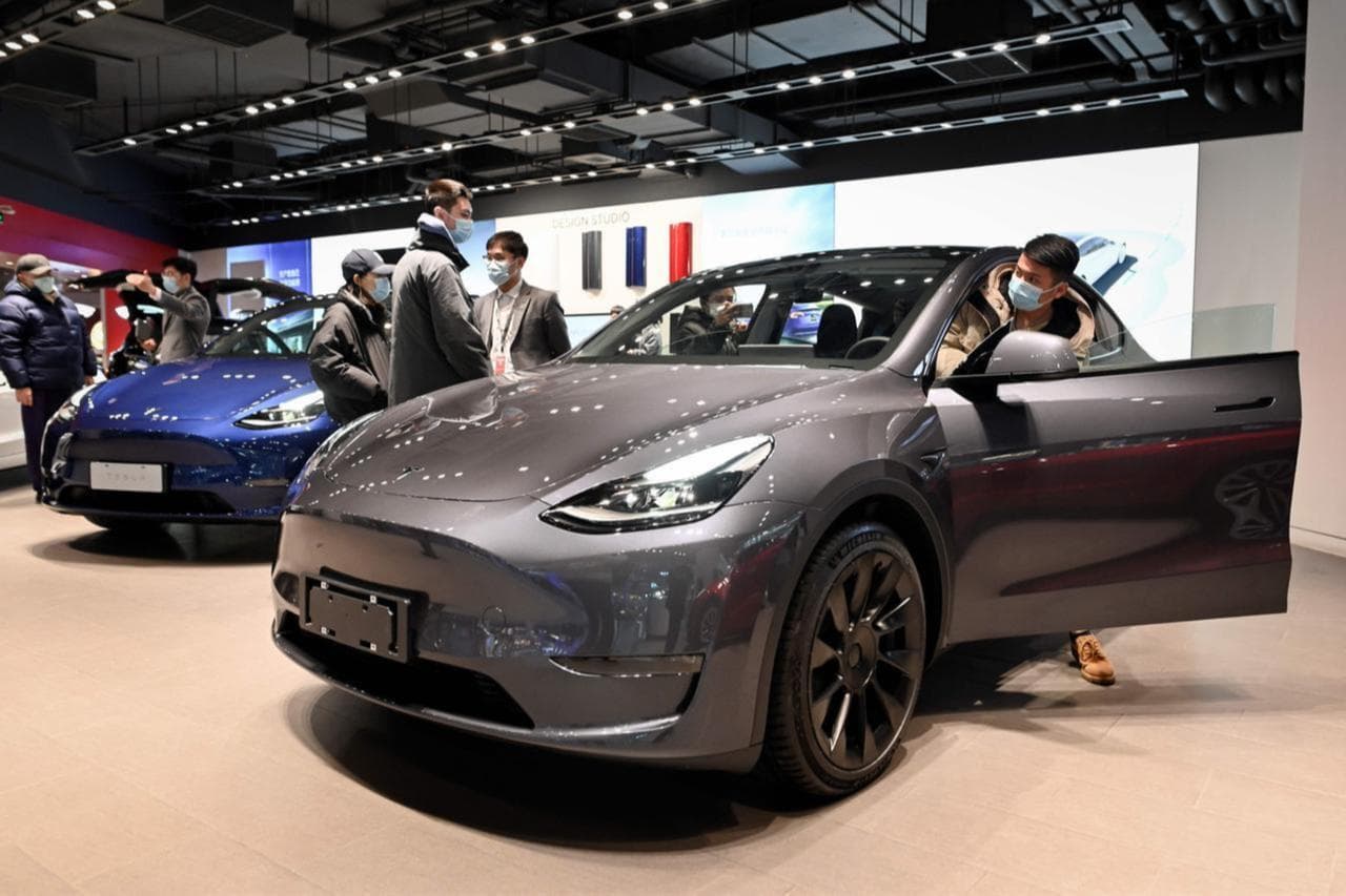 Trump Threatens 25% Tariffs on EU Cars Next Week Over Trade Deal Dispute