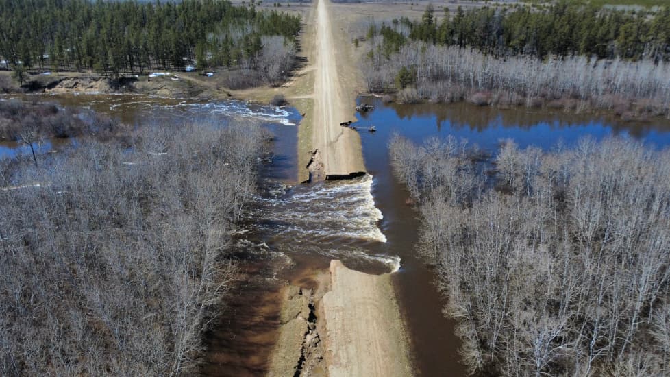 Saskatchewan Faces Major Flooding Amid Rapid Snowmelt, Communities Under Threat
