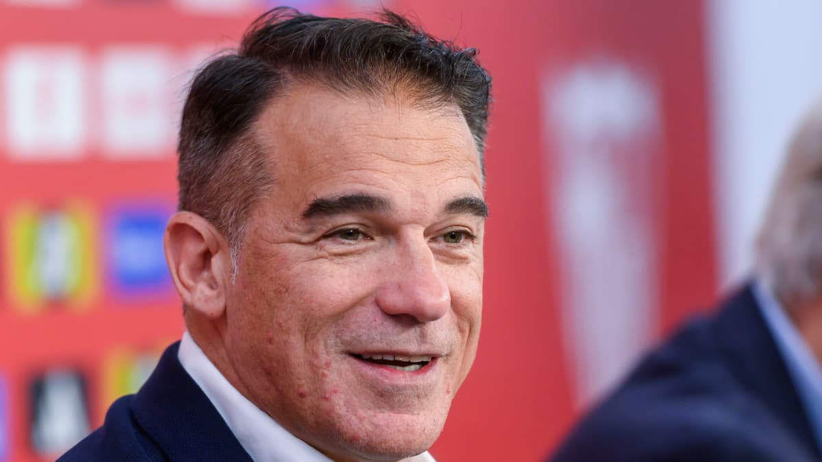Nuevo Entrenador del Sevilla, Luis García Plaza, Insta a Competir y Hablar Más en el Campo