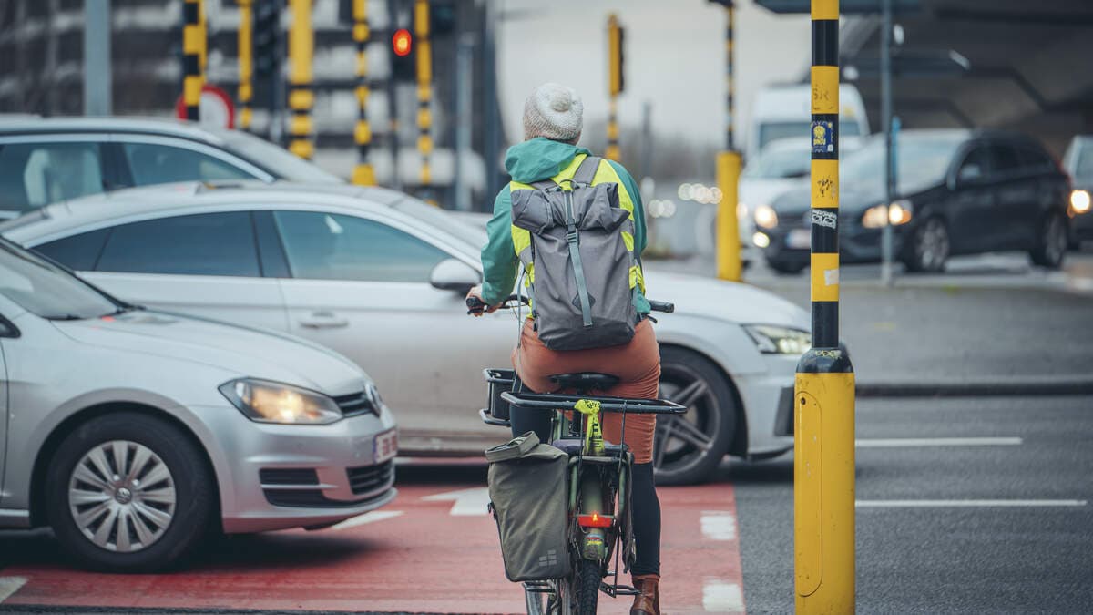 Oost-Vlaanderen investeert in fietsverlichting in vier steden