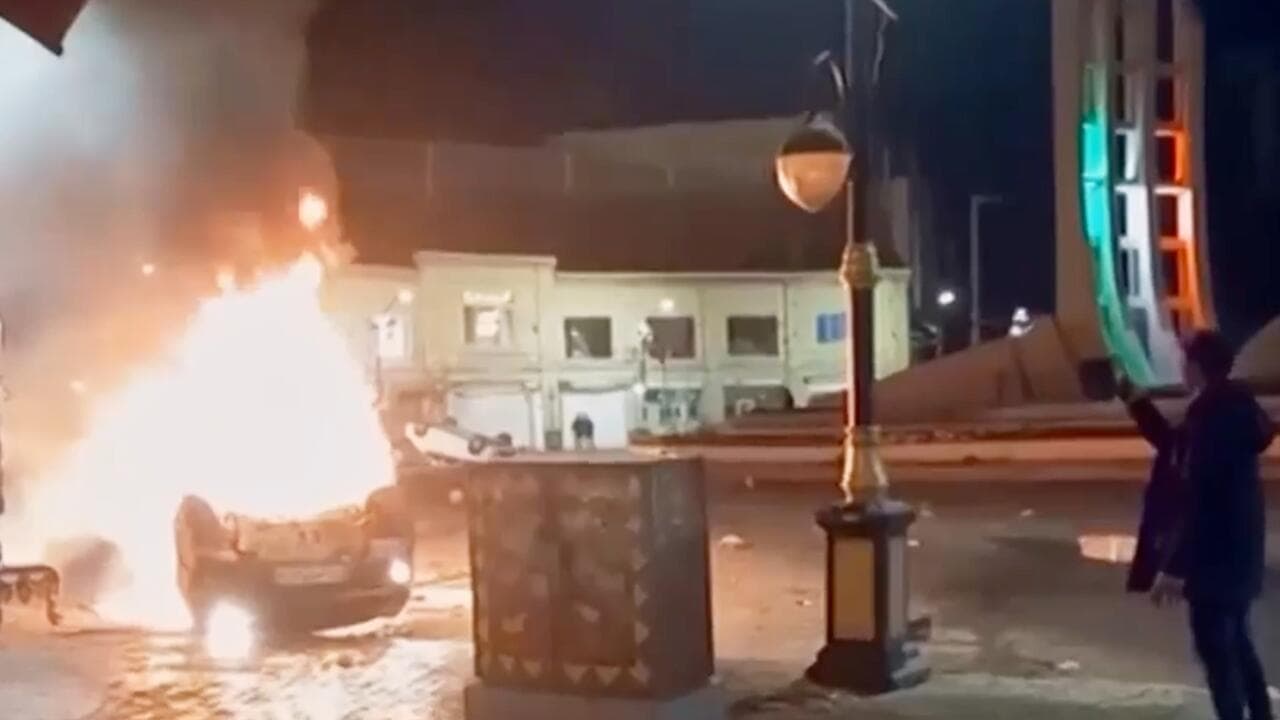 EE. UU. considera ataque a Irán en medio de protestas y advertencias de Trump