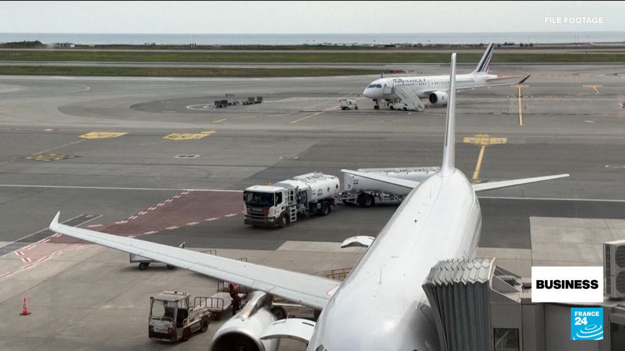 European airlines face six-week jet fuel warning; flight cuts loom