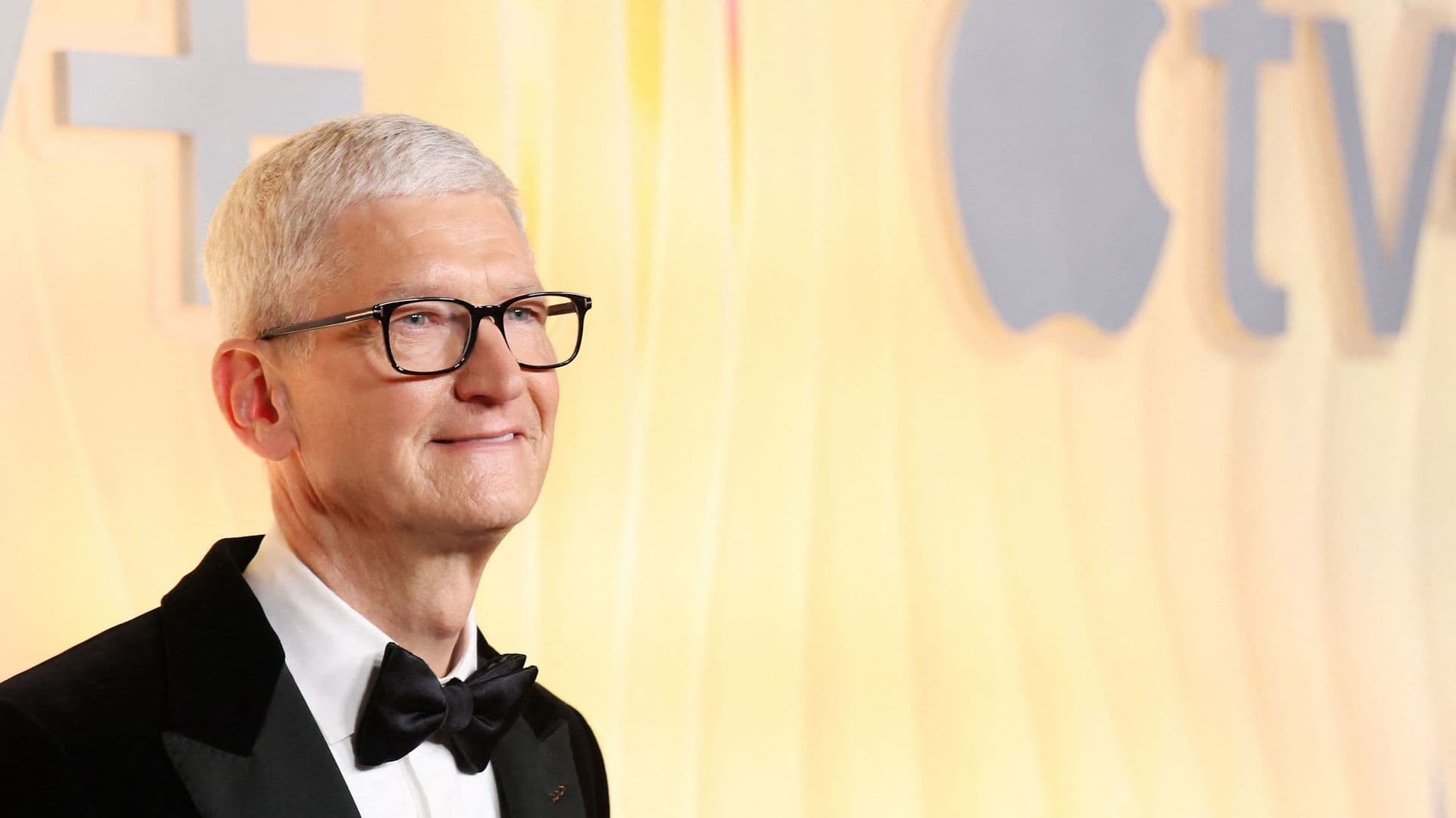 Apple CEO Tim Cook Steps Down, Becomes Chairman; AI Focus Ahead